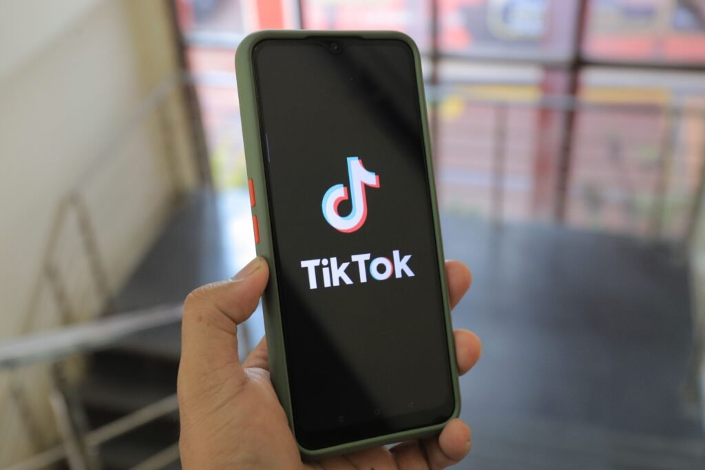 AI faceless TikTok account generating income with viral videos and analytics dashboard.