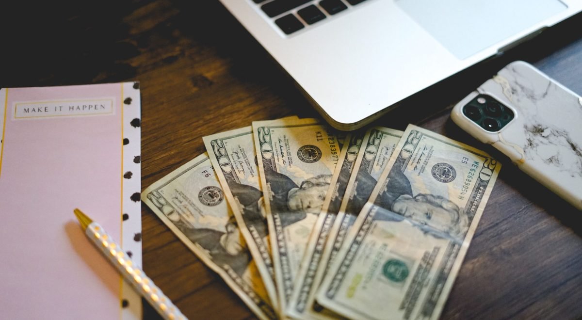 5 Legitimate Ways to Make $500/Month Using ChatGPT (No Experience Required)