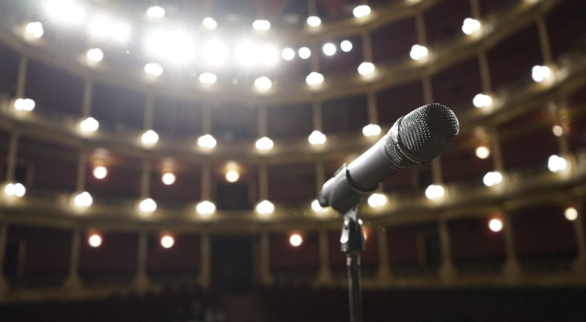 AI speech coach helping a professional improve public speaking and communication skills